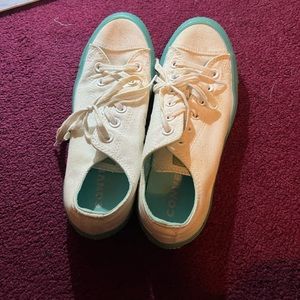 Women’s converse